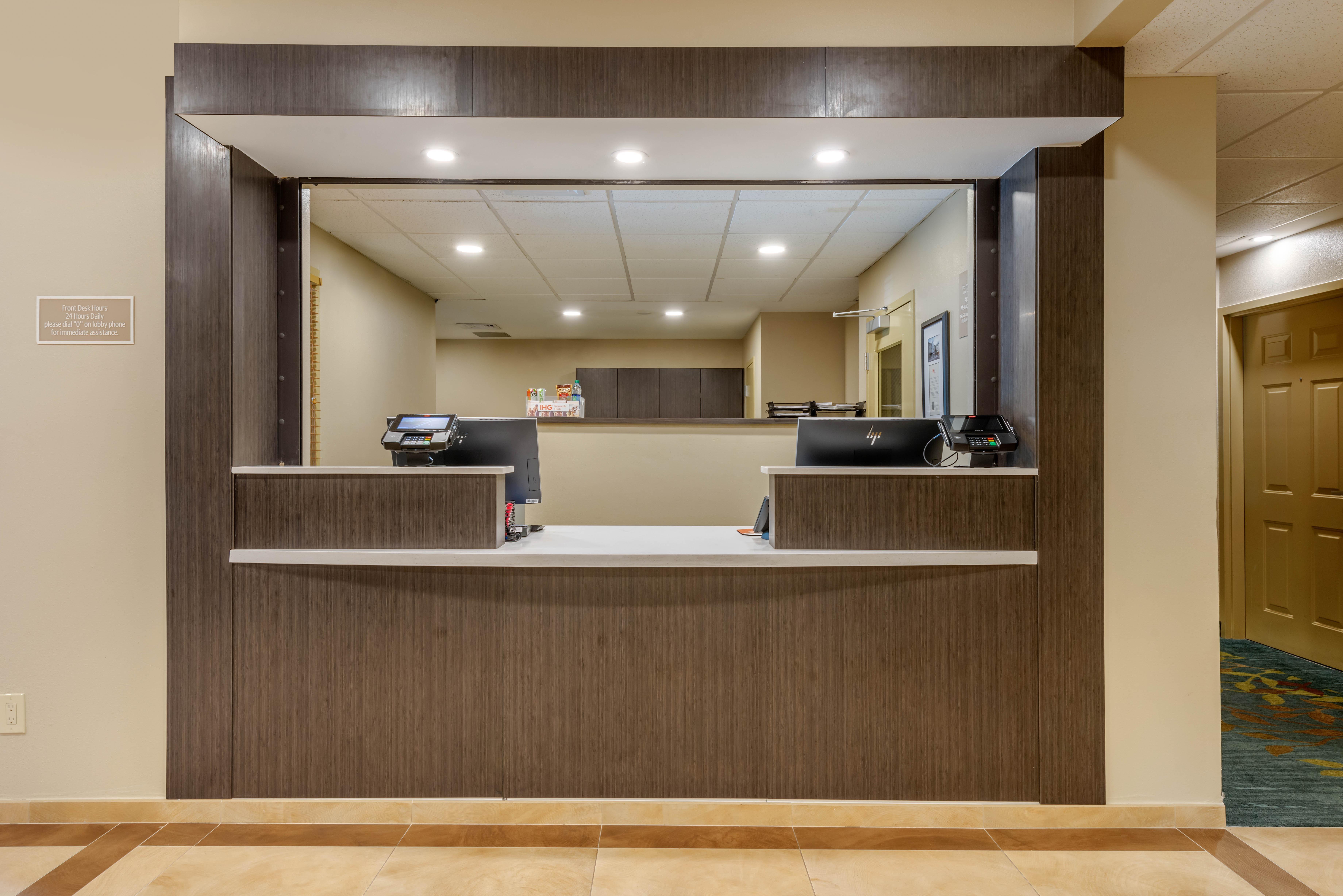 Candlewood Suites Fort Myers/Sanibel Gateway By Ihg Exterior photo
