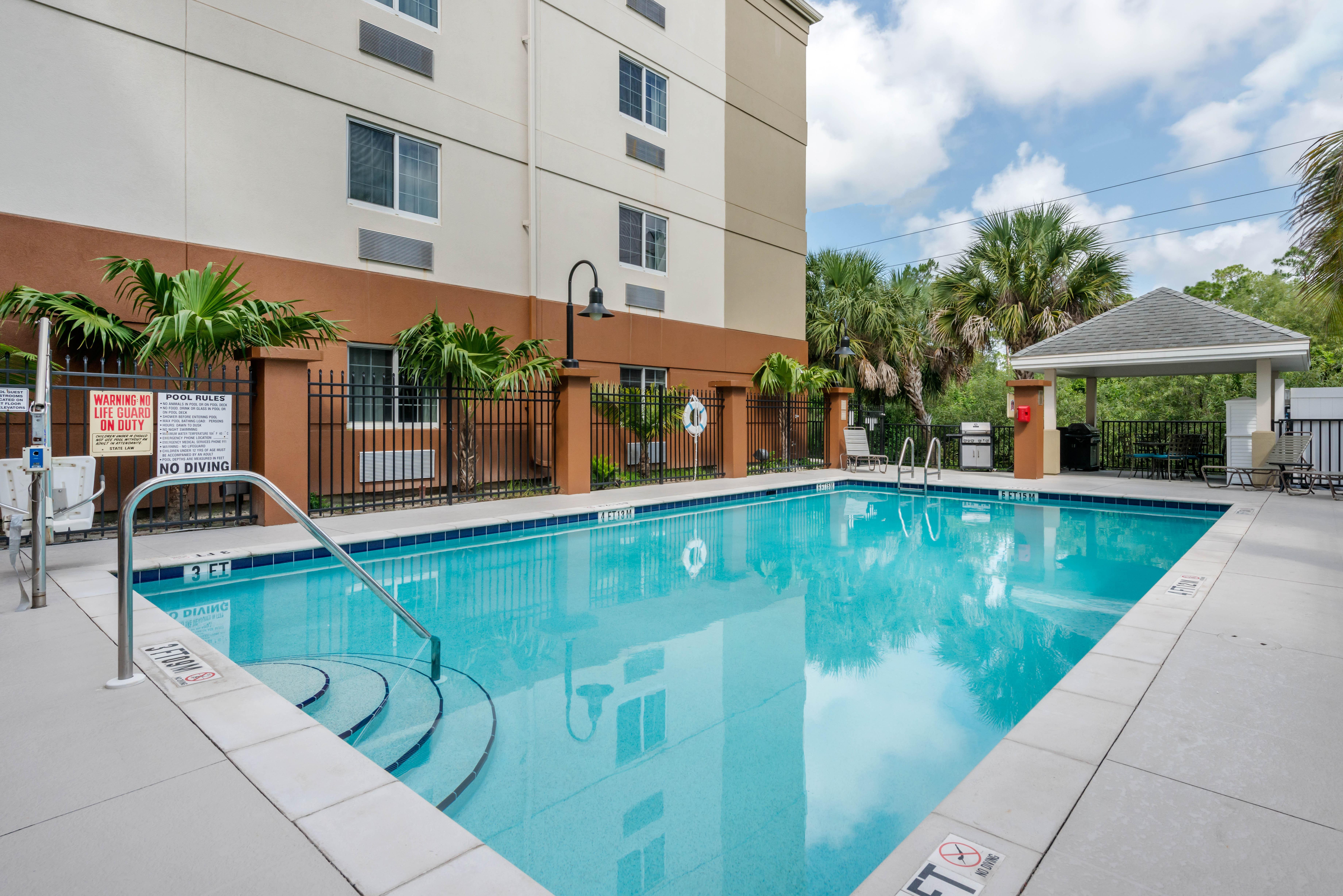 Candlewood Suites Fort Myers/Sanibel Gateway By Ihg Exterior photo