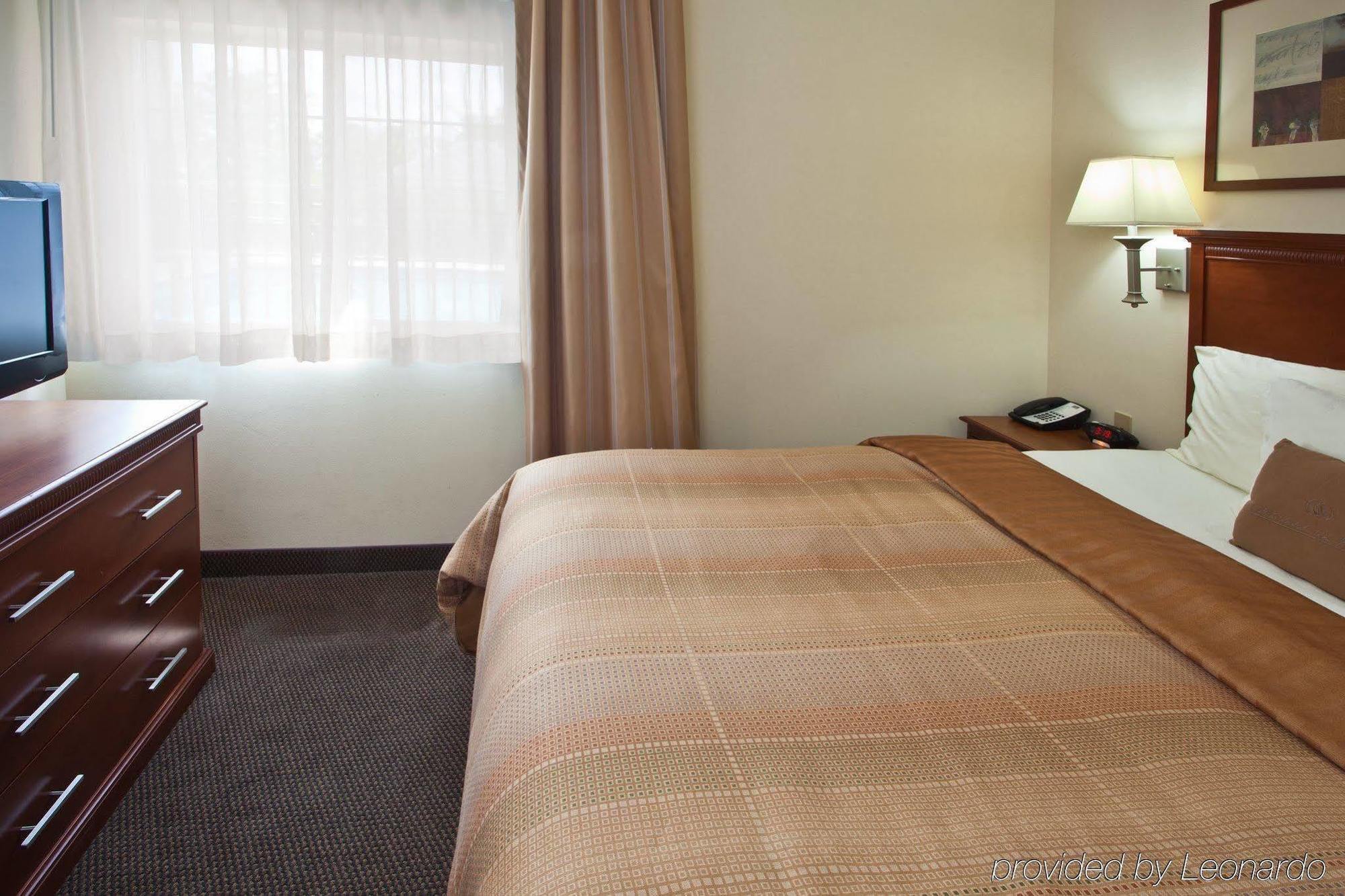Candlewood Suites Fort Myers/Sanibel Gateway By Ihg Room photo